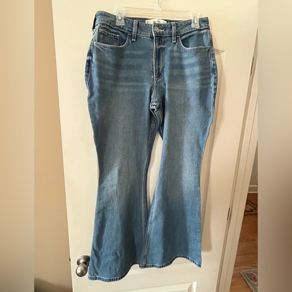 Hollister Denim - Hollister Curvy High-Rise WideFlare Light Wash Jeans Women’s Size 10